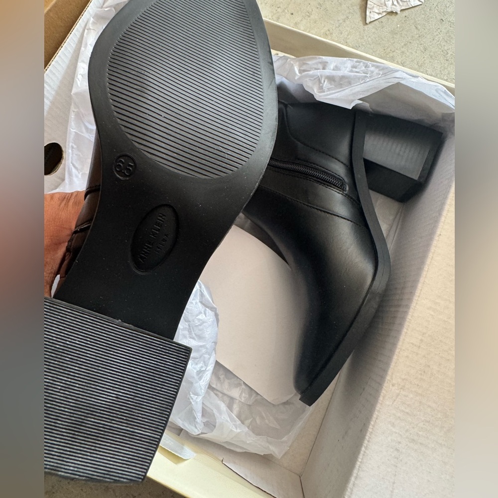 🎉LAST PIECE🎉Anne Klein Booties - Picture 3 of 3